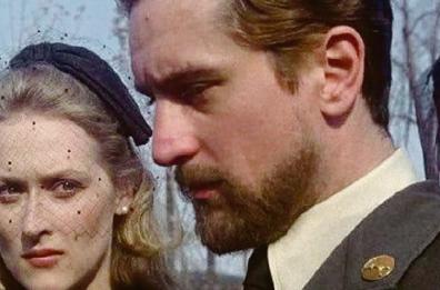 Gli orrori della guerra in Vietnam e le drammatiche conseguenze nel film da cinque Oscar di Cimino