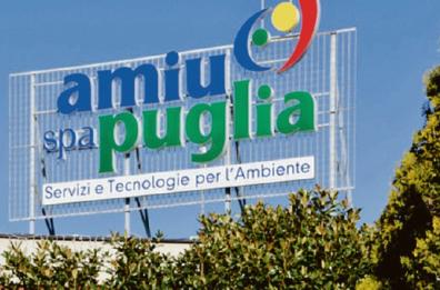 L'inchino al figlio del boss nella sede della società dei rifiuti, la vigilessa che aiutava il clan: ecco cosa c'è nella relazione degli ispettori sul Comune di Bari
