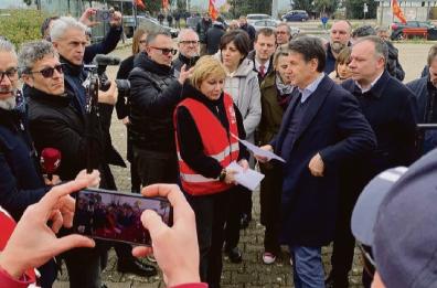 Stellantis, Conte a Melfi: «Una crisi senza precedenti»