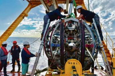 Ecco il telescopio sotto il mare che scova un «neutrino» da record: lo studio dei fisici di Bari