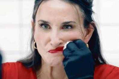 Le pene di un&rsquo;attrice nel body horror &laquo;The Substance&raquo;