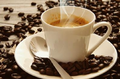 Senza tregua il «caro tazzina»: il prezzo del caffè a Bari aumenta +32% rispetto al 2021