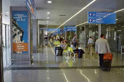 Viaggiare... che lusso: a Pasqua stangata su bus, treni e aerei da e per la Puglia