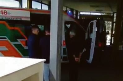 «A Casarano una 91enne a rischio in attesa per tre ore in ambulanza»