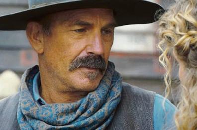 Le carovane dei colonizzatori attaccate dagli indiani Apache nel Far West del nuovo mondo