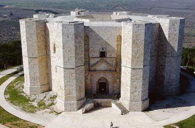 A Pasquetta l’attrazione è Castel del Monte: invasione di turisti nel parco dell’alta Murgia