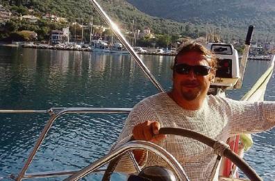 Bari, la storia di Raffaello: «Ho venduto casa, ho lasciato il lavoro e vivo in barca»