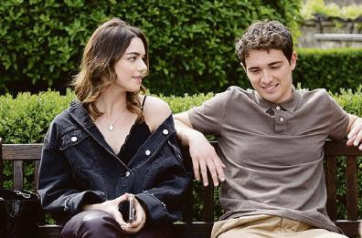 Il difficile e delicato amore sbocciato tra Aria e Marco nel film «Un giorno alla volta»