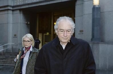 Madoff, il broker di Wall Street arrestato nel 2008 dall’Fbi per un truffa da 50 miliardi