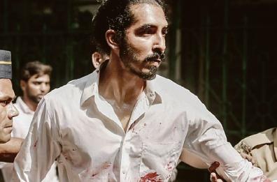 La serie di attacchi terroristici nei luoghi simbolici di Mumbai ricostruita nel film di Maras