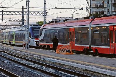 La battaglia sul futuro delle Ferrovie Sud-Est: ha in cassa 190 milioni ma ne vale solo 37 