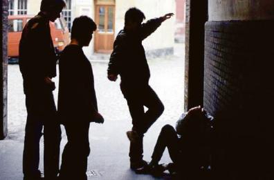 «Accoltellarono un adolescente dopo incidente stradale», chiusa l'indagine sulla baby gang di Acquaviva