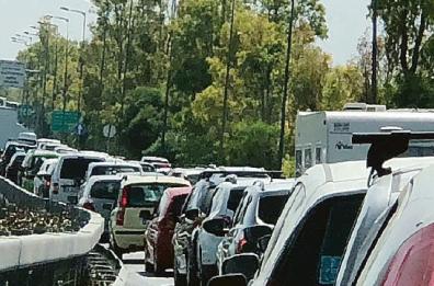 Ss 16, traffico e cantieri: l’incubo strada del mare con pendolari e turisti intrappolati tra Lecce e Bari