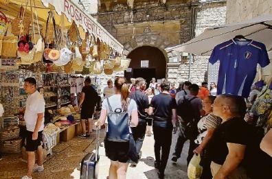Turismo, a Bari è già record di presenze: 970mila gli arrivi in città da inizio 2025 