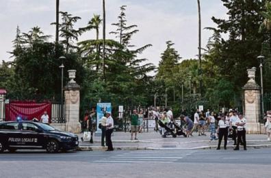 Un disabile spintonato in piazza dalla baby gang a Bitonto. La mamma: «Vergognatevi»