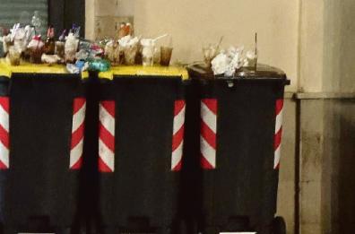 Raccolta dei rifiuti all'Umbertino di Bari, è già caos porta a porta