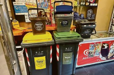 Bari, porta a porta per bar e negozi: raccolte 53 tonnellate in due settimane