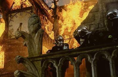 La lunga notte di Parigi del 2019 e il drammatico episodio dell’incendio di Notre-Dame
