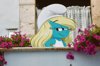 Casamassima diventa blu e conquista Hollywood: il borgo pugliese scelto per il film dei Puffi