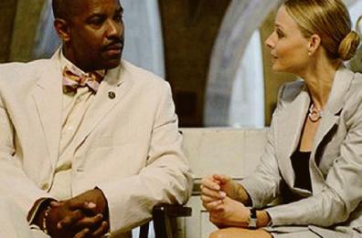 Una rapina in banca a Manhattan causa il panico per la presenza di documenti molto compromettenti