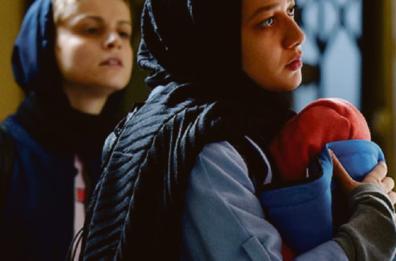 Una madre iraniana sfida le convenzioni per tutelare la figlia