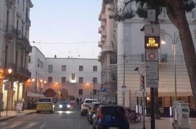Barivecchia, ecco la «nuova» Ztl: ampliate le zone di parcheggio per i residenti. E i varchi saranno armonizzati Barivecchia, ecco la «nuova» Ztl: ampliate le zone di parcheggio per i residenti. E i varchi saranno armonizzati