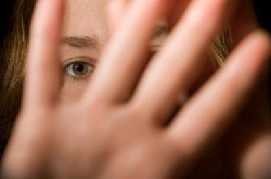 Bari, schiavizzata e costretta a prostituirsi: 16enne fugge e denuncia gli aguzzini