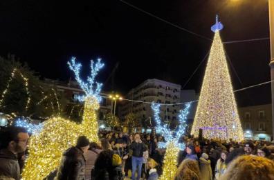 Barletta, un Natale d’Incanto: dal grande albero alle fanove