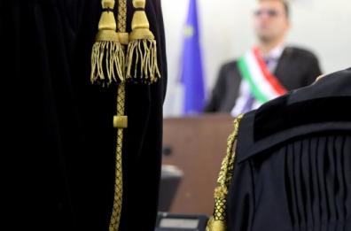 Taranto, abbandonato in casa per tre giorni: condannata a oltre 4 anni la badante