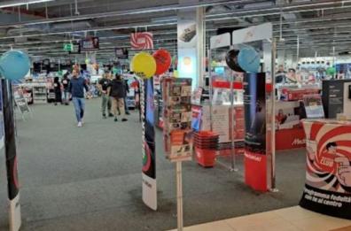 Casamassima, spari finti e frasi in arabo diffuse con un audio nel centro commerciale: la bravata scatena il panico