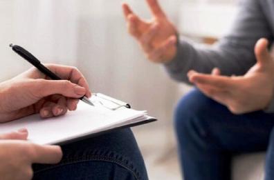 Taranto,  24enne denuncia abusi sessuali durante l&rsquo;ipnosi: ora il mental coach rischia il processo