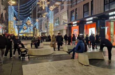 Baby gang in azione a Bari, botte a 14enni in via Sparano: le 3 vittime si sono rifugiate in un bar di via Dante