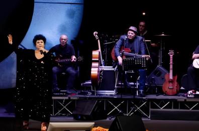 &laquo;Napoli Vasame&raquo;: l'inno d&rsquo;amore contro la violenza di Marisa Luarito