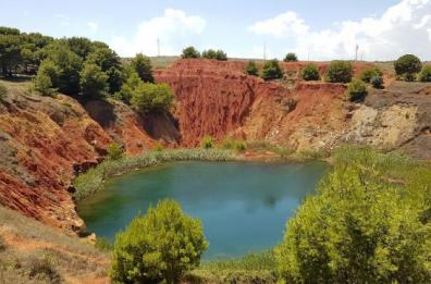 Otranto, cava di bauxite vietata ai visitatori, la proposta: «Gestione pubblica per riaprirla» Otranto, cava di bauxite vietata ai visitatori, la proposta: «Gestione pubblica per riaprirla»