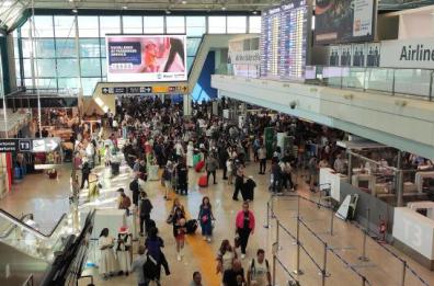 Scioperi, stop ai trasporti giovedì e venerdì: voli cancellati e treni fermi in tutta Italia. Disagi anche in Puglia Scioperi, stop ai trasporti giovedì e venerdì: voli cancellati e treni fermi in tutta Italia. Disagi anche in Puglia