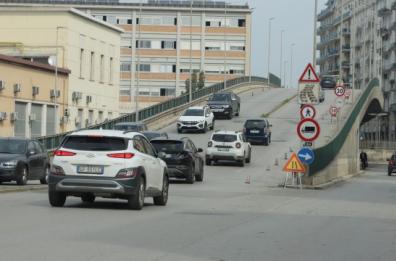 Bari, caos a Madonnella il quartiere isolato: bus assenti, commercio in crisi Bari, caos a Madonnella il quartiere isolato: bus assenti, commercio in crisi