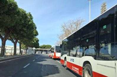 Da Bari Centrale al San Paolo: sul bus in ostaggio della doppia fila