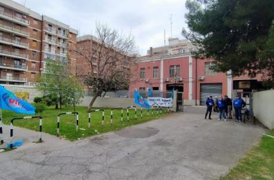 Vigili del fuoco a Bari denunciano: &laquo;La nostra caserma non &egrave; pi&ugrave; sicura&raquo;