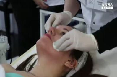Chirurgia estetica e giovanissimi: l'allarme degli psicologi di Puglia