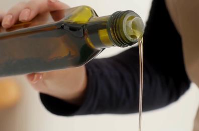 Olio extravergine, raccolti in aumento ma prezzi record