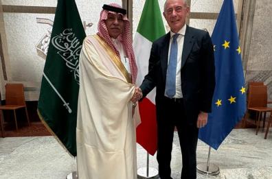 Italia-Arabia Saudita, Urso incontra il ministro del commercio Al-Kassabi Italia-Arabia Saudita, Urso incontra il ministro del commercio Al-Kassabi