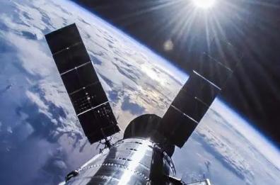 Musk “Costellazioni di satelliti per gestire il riscaldamento terrestre”