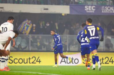 Prima vittoria in campionato per il Verona, l’Atalanta cade al Bentegodi Prima vittoria in campionato per il Verona, l’Atalanta cade al Bentegodi