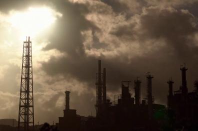 La guerra in Iran spinge il prezzo di gas e petrolio