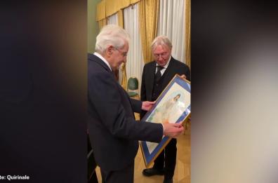 Mattarella incontra il disegnatore Milo Manara al Museo Maffeiano