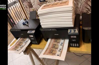 Stamperia clandestina nel Napoletano, sequestrati 2,8 milioni di euro falsi
