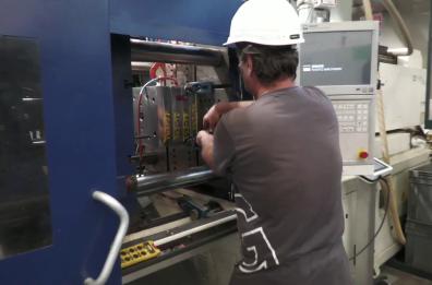 In lieve rialzo la produzione industriale a febbraio