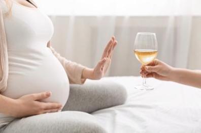 Neonatologi, 'in Italia 2.500 casi l'anno di disturbi feto-alcolici'