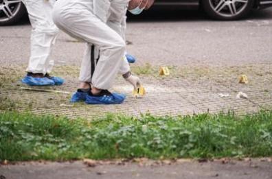 Donna accoltellata in strada a Milano, "colpita 14 volte". L'ex: "Sono un assassino e un fallito"