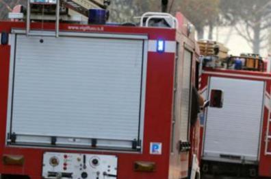Roma, incendio in campo nomadi a Tor Sapienza: due feriti